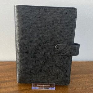 Louis Vuitton Black Taiga Leather Agenda MM Planner Cover